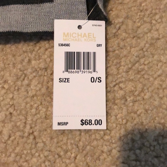 Micheal Kors scarf - Picture 3 of 3